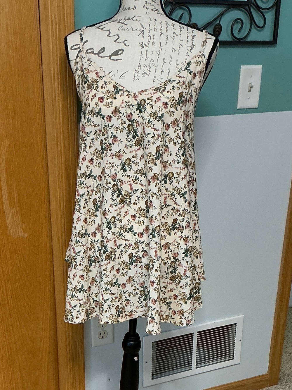 Cozy Casual Cream Floral V-Neck Spaghetti Strap Camisole